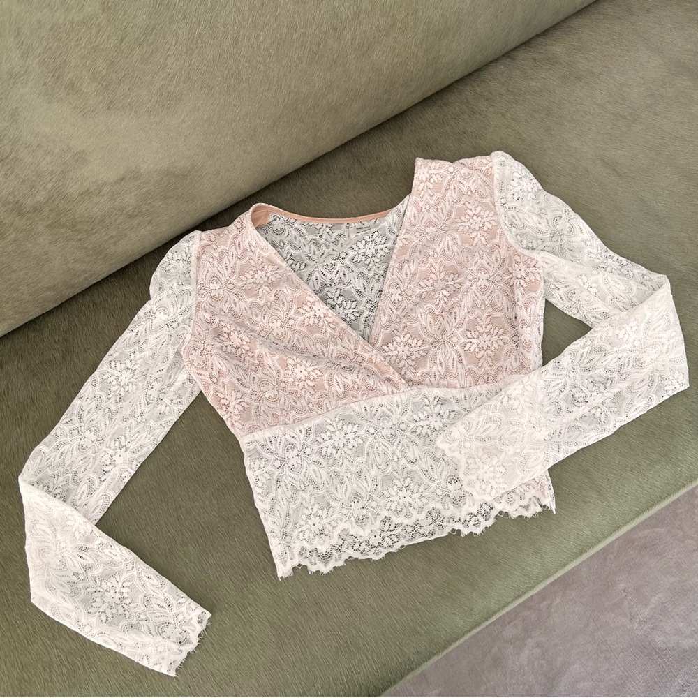 Aritzia Lace Cropped Longsleeve